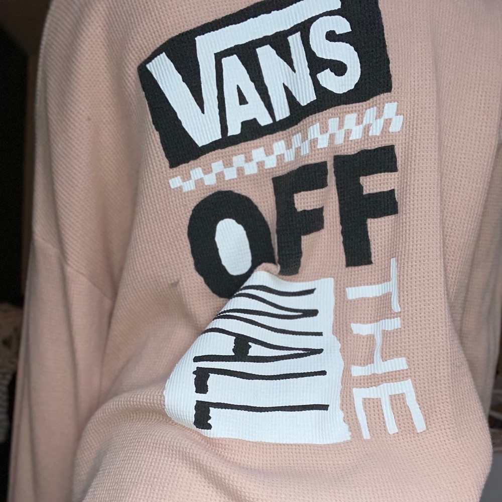 ｐｉｎｋ　ｖａｎｓ　ｌｏｎｇ　ｓｌｅｅｖｅ　ｓｈｉｒｔ！ - Picture 2 of 2